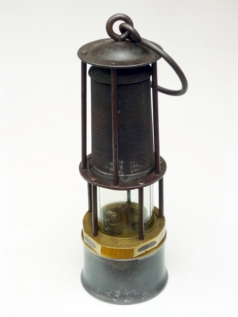 Wetterlampe mit Schraubstiftverschluss