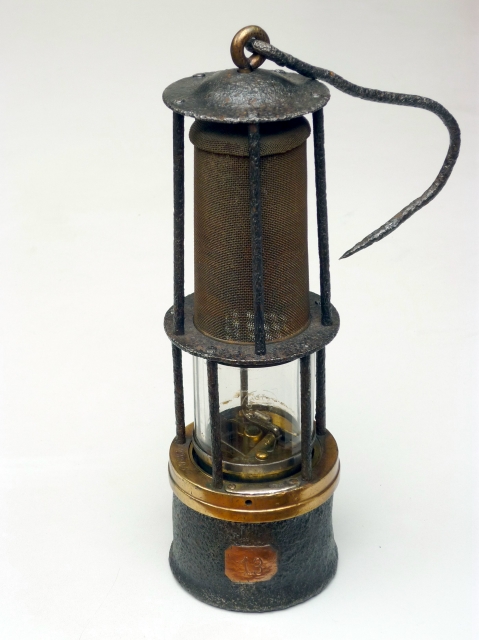 Wetterlampe mit Schraubstiftverschluss